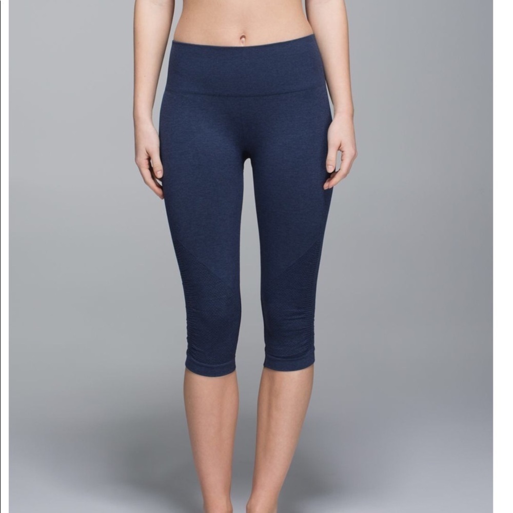 EUC Lululemon In the Flow Navy Crop Legging Sz4​​​​​​